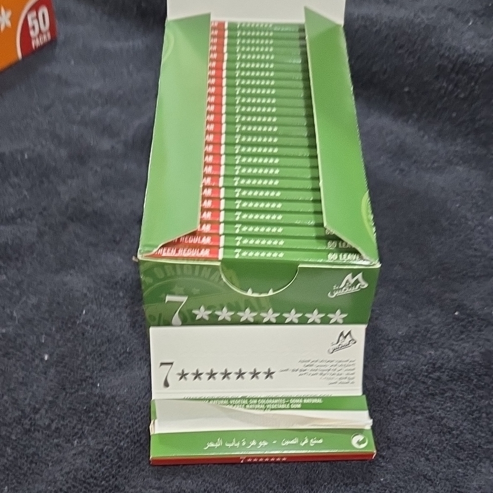 Green and White Box of 7-Star Rolling Papers